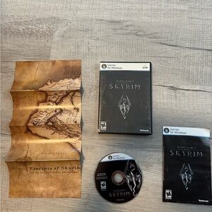 Elder Scrolls V Bethesda Skyrim Game PC RPG 2011 Complete Dvdrom Key Map Manual